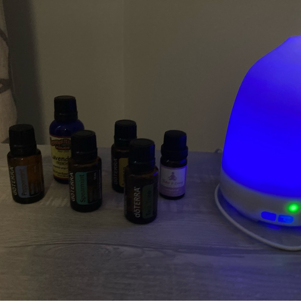 DoTerra Assorted Essential Oils & DoTerra color changing diffuser